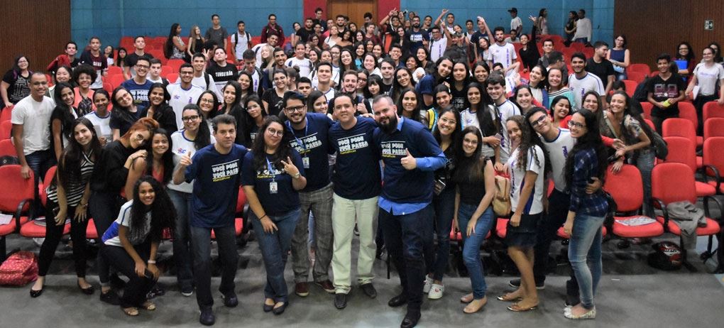 Alunos e professores no auditório