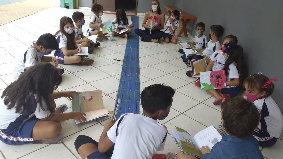 1º ano: Visita à Biblioteca João XXIII e incentivando a leitura com a família!