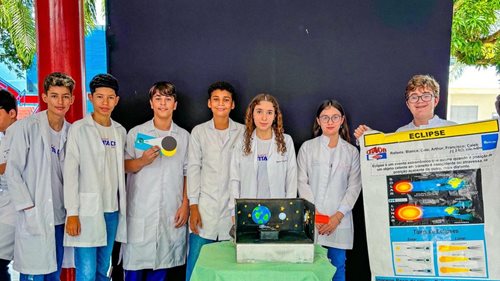 Estudantes do Colégio Santa Cruz apresentam trabalhos sobre astronomia